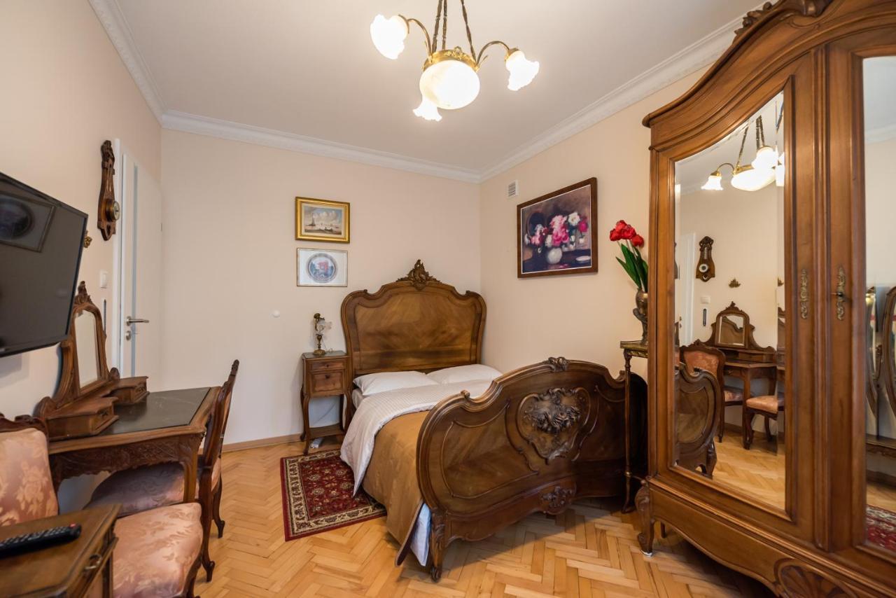 Downtown Antique Apartment وارسو المظهر الخارجي الصورة